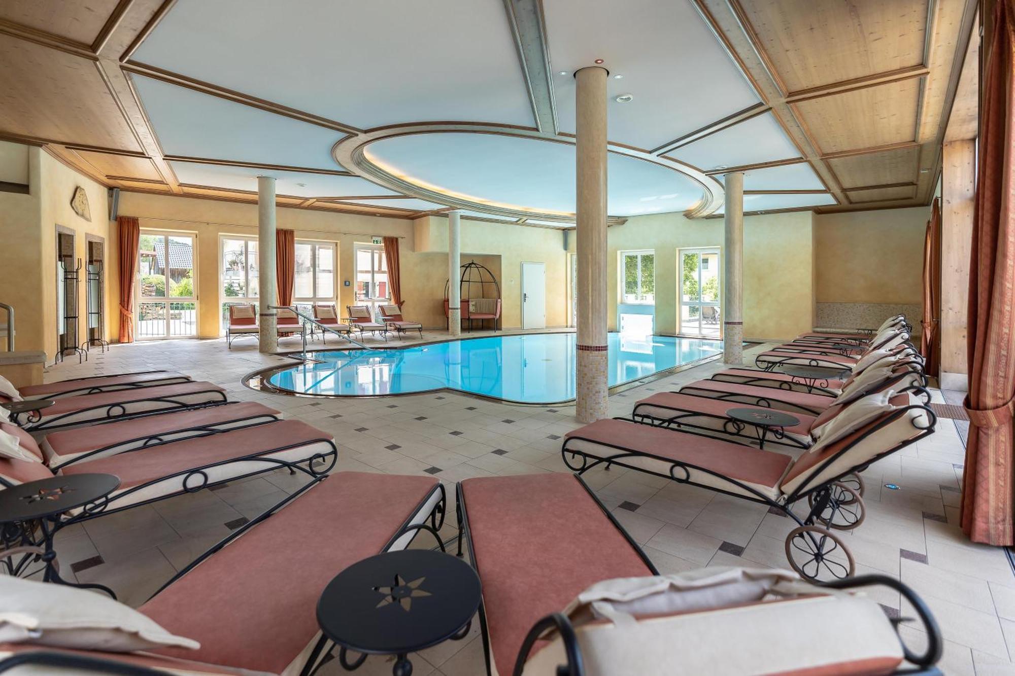 Hotel Dirsch Wellness & Spa Resort Emsing Exterior photo